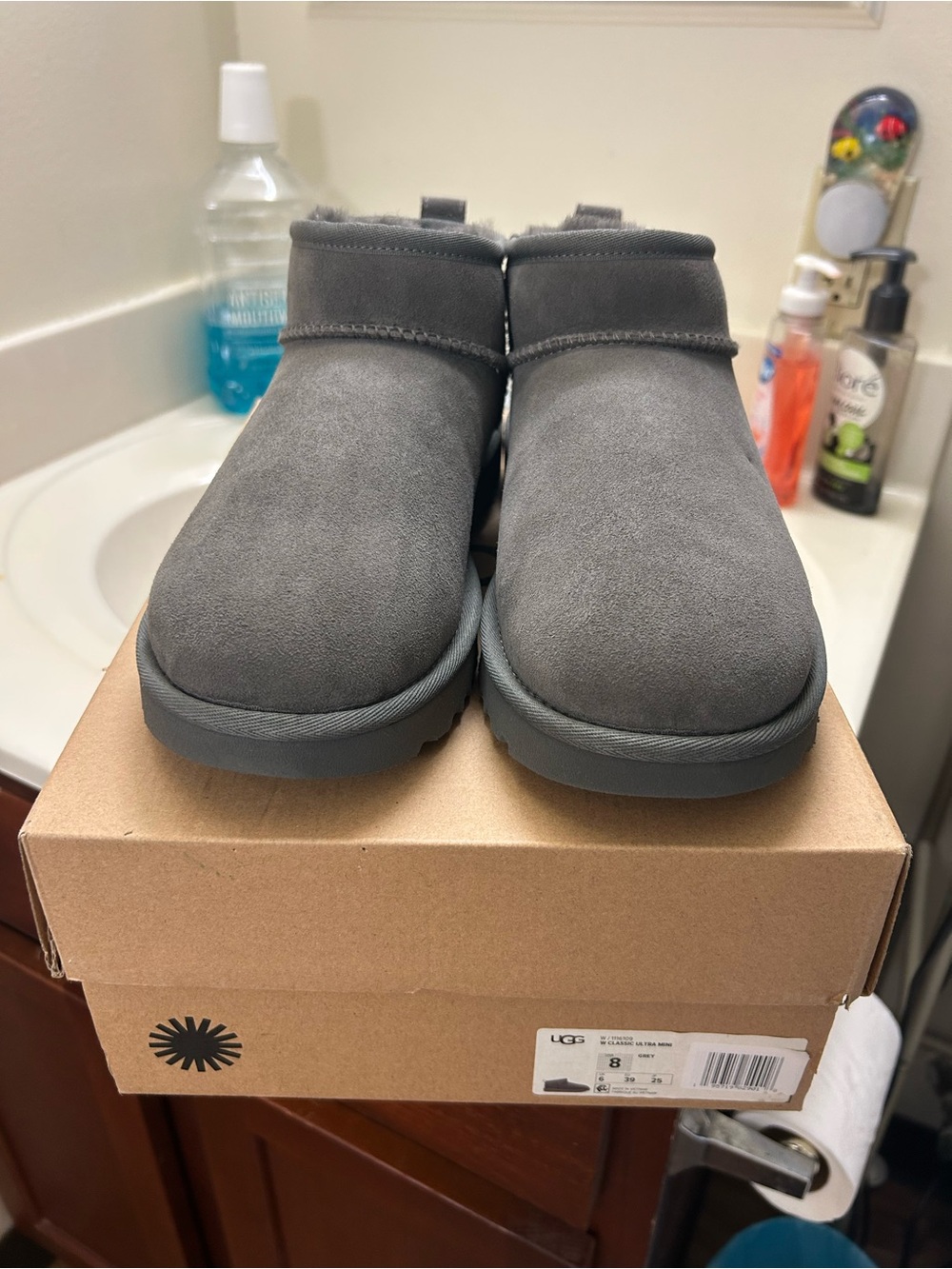 UGG Classic Ultra Mini Grey
(Woman's Size 8)